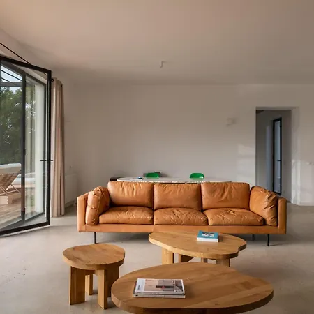 别墅 Leonard Saint-Étienne-la-Thillaye