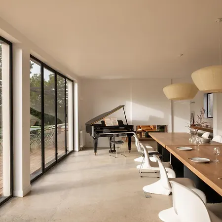 Léonard Villa Saint-Étienne-la-Thillaye