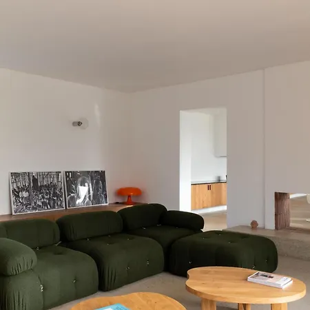 Leonard Villa
