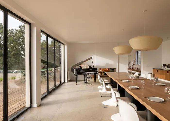 Leonard Villa Saint-Étienne-la-Thillaye