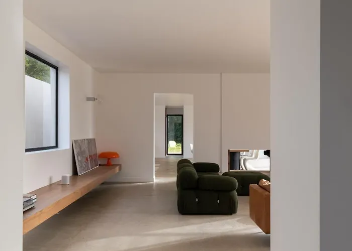 Leonard Villa Saint-Étienne-la-Thillaye